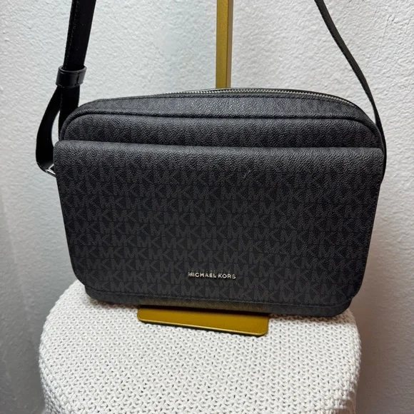 Michael kors Cooper Black Flat Camera Crossbody Bag - Picture 3 of 13